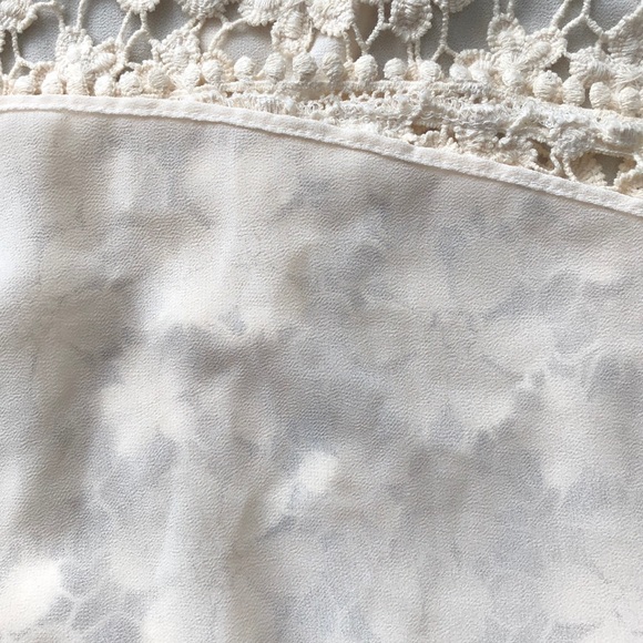 F21 Lace Tee with Open Back - Picture 5 of 7